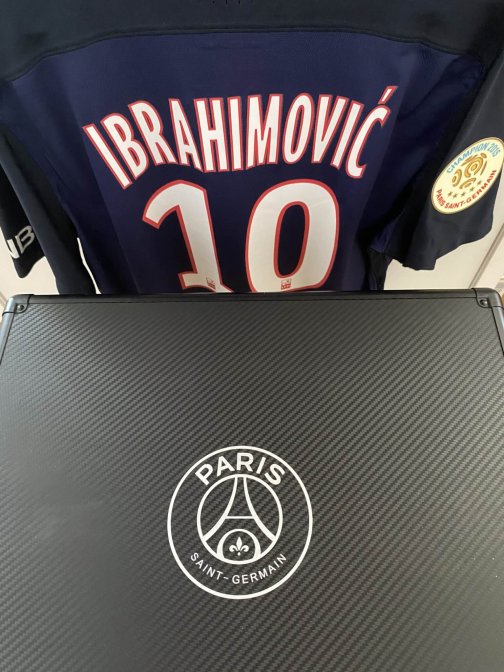 Statuette Ibrahimovic, coffret Collector PSG et livre Backstage