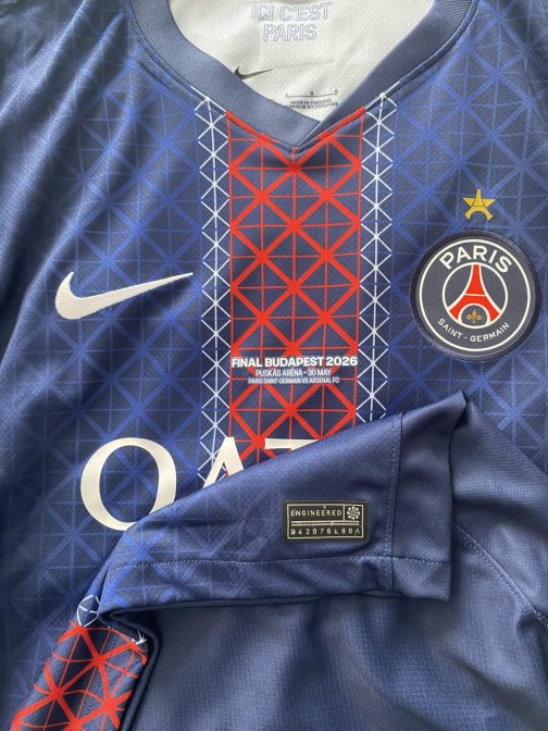 Maillot PSG Domicile 2025/26 Nike Officiel inclus Patch détail Final Budapest/Drapeau/Etoile