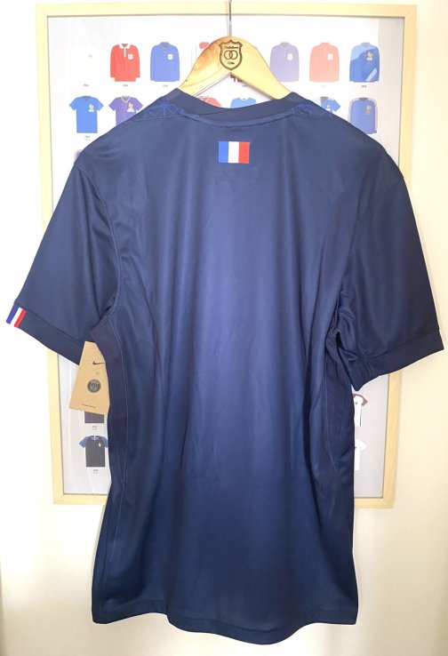 Maillot PSG Domicile 2025/26 Nike Officiel inclus Patch détail Final Budapest/Drapeau/Etoile