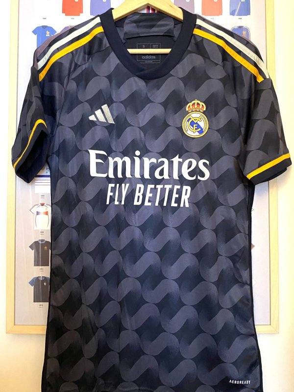 Maillot Adidas Stadium Real Madrid Away 20232024 Taille S Neuf RECTO Maillot Adidas Stadium Real Madrid Away 2023/2024 Taille S Neuf