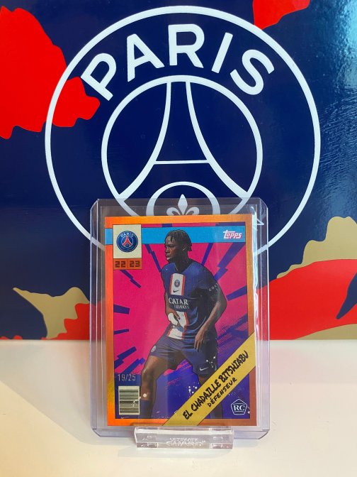 Topps PSG Fan Set 22-23 El Chadaille Bitshiabu Parallel Heroes Rookie Numéroté RC 1925 Topps PSG Fan Set 22-23 El Chadaille Bitshiabu Parallel Heroes Rookie Numéroté RC 19/25
